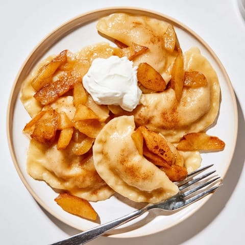 Pierogies mit gewürzten Äpfeln